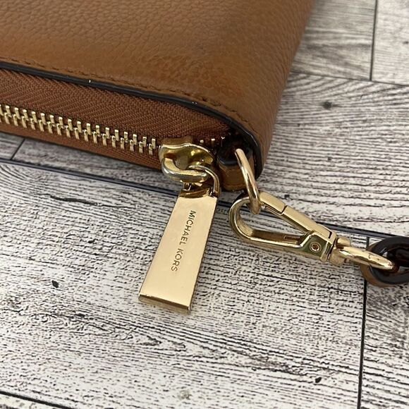 Michael Kors Continental Leather Tan Large Wallet - Picture 5 of 16